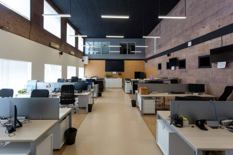 Practical Strategies to Reduce Distractions in Shared Workspaces Practical Strategies to Reduce Distractions in Shared Workspaces